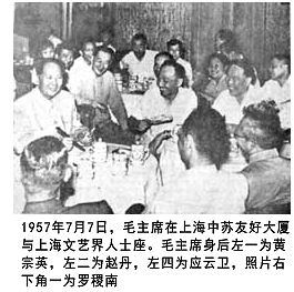 (照片：1957年7月7日，毛主席在上海中苏友好大厦)