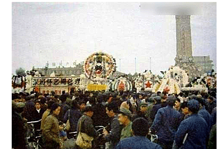 1976年天安门广场上的“四·五”运动